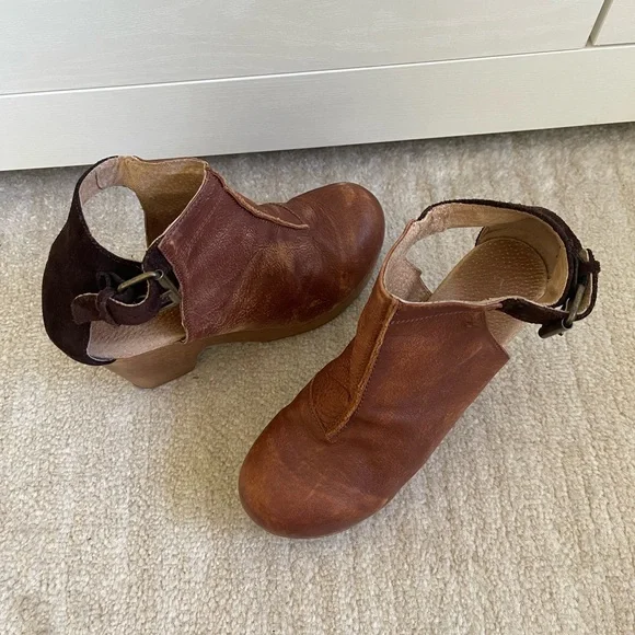 Brown Leather Women's Clogs - Picture 5 of 8